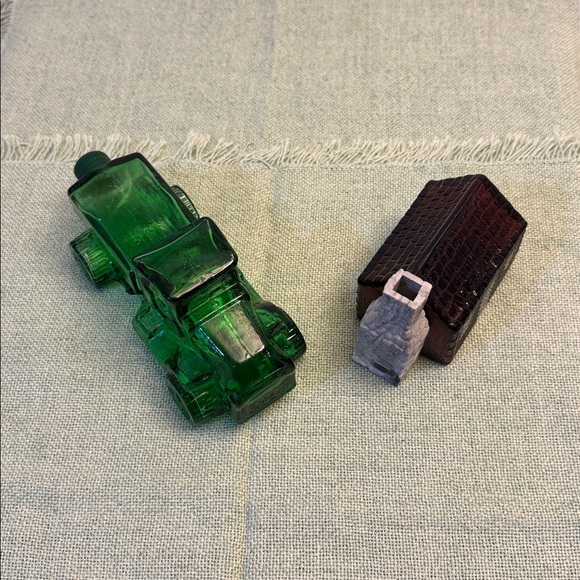 Two EMPTY Vintage Glass Avon Decanters - Picture 3 of 15